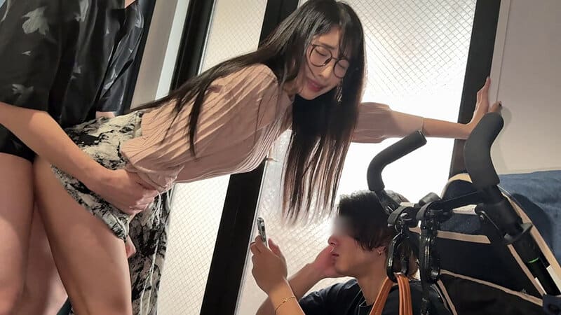 หนังAV คุณแม่เลี้ยงเดี่ยวติดใจหนุ่มโฮสต์ คิดว่าตัวเองควบคุมได้ แต่จริง ๆ แล้วเป็นทาสเซ็กส์ขี้เสือก MILK-291 3